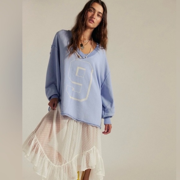 ▪️NWT We The Free Venice V-Neck Graphic Sweatshirt